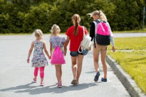 School children wich backpacks